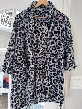 Calvin Klein Girls' Gray & Black Leopard Plush Bath Robe with Pink Logo